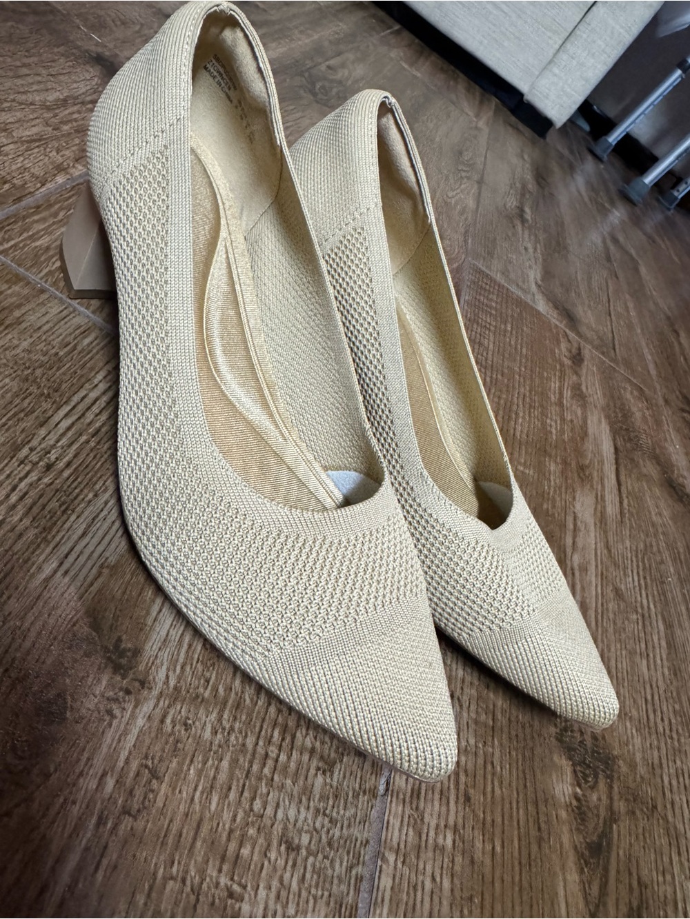 Pointed Toe Knit Pumps in Cream